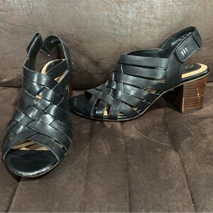 Clarks black genuine leather Women's Sandals Size 6.5
